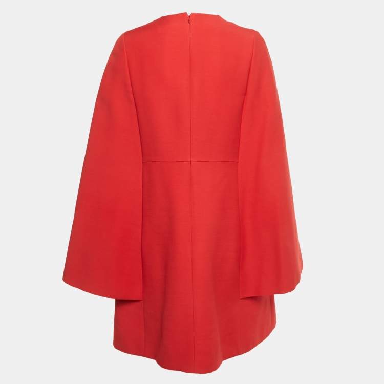 مملوكة مسبقًا فستان كريستيان ديور قصير لون أحمر من صوف بطراز كاب مقاس كبير