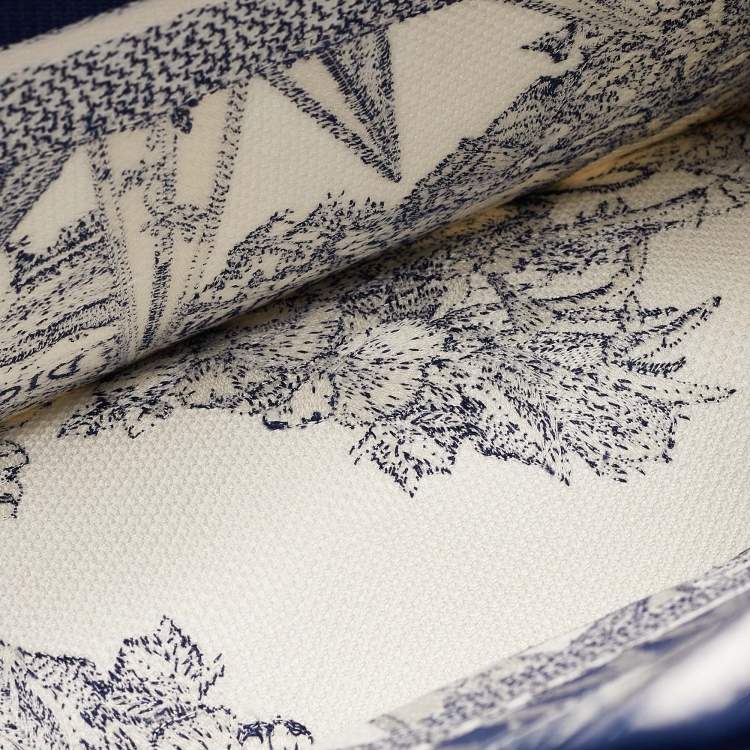 Pre Owned Dior Navy Blue/White Canvas Medium Embroidered Rêve d'Infini Book Tote 