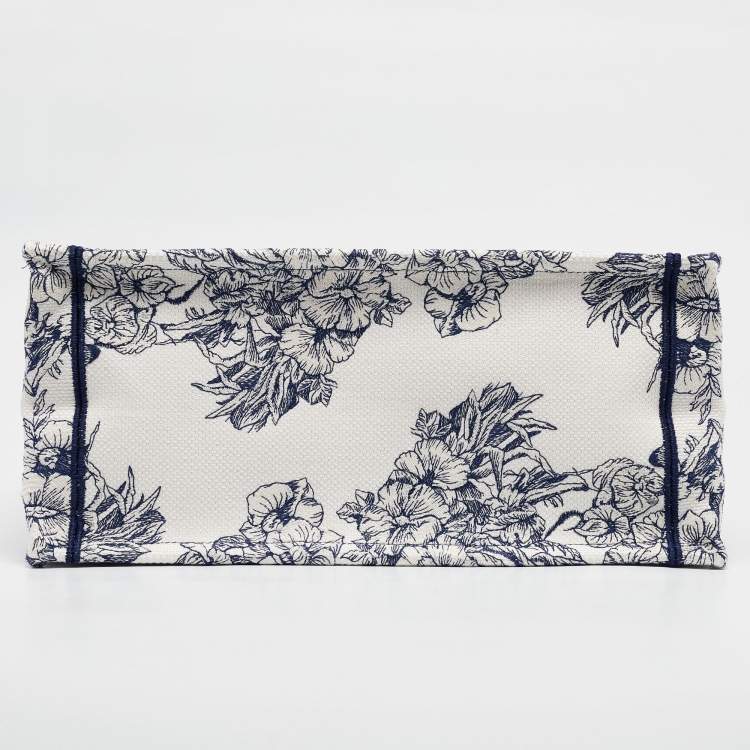 Pre Owned Dior Navy Blue/White Canvas Medium Embroidered Rêve d'Infini Book Tote 