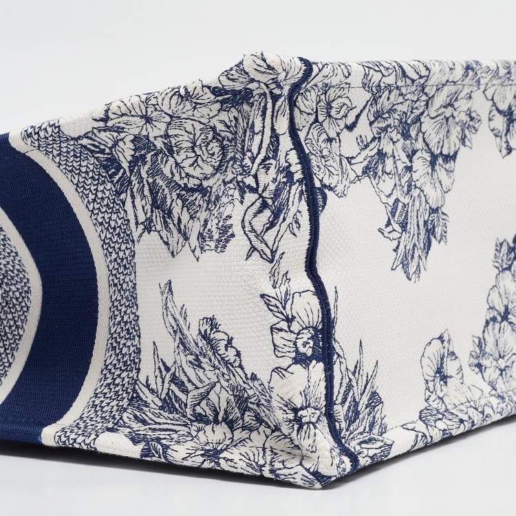 Pre Owned Dior Navy Blue/White Canvas Medium Embroidered Rêve d'Infini Book Tote 