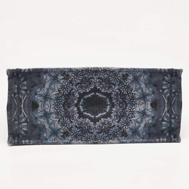 مملوكة مسبقًا Dior Navy Blue Flower Embroidered Denim Large Book Tote