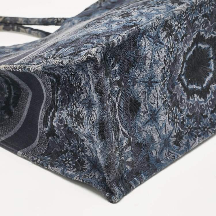 مملوكة مسبقًا Dior Navy Blue Flower Embroidered Denim Large Book Tote