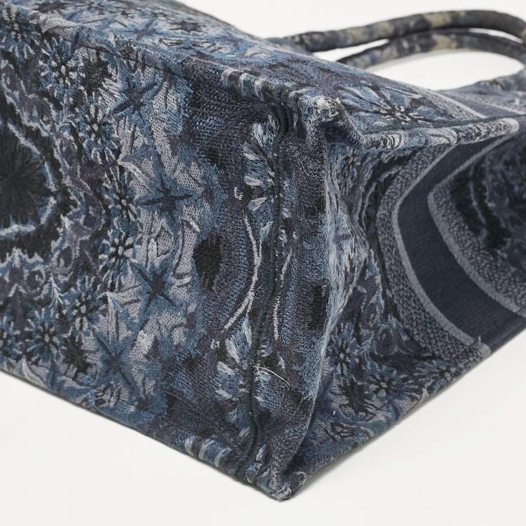 مملوكة مسبقًا Dior Navy Blue Flower Embroidered Denim Large Book Tote