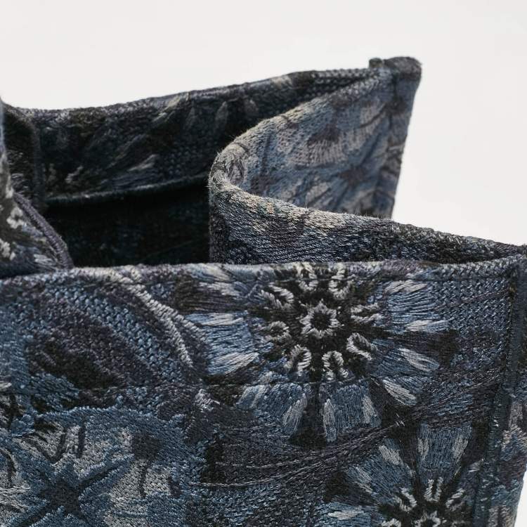 مملوكة مسبقًا Dior Navy Blue Flower Embroidered Denim Large Book Tote