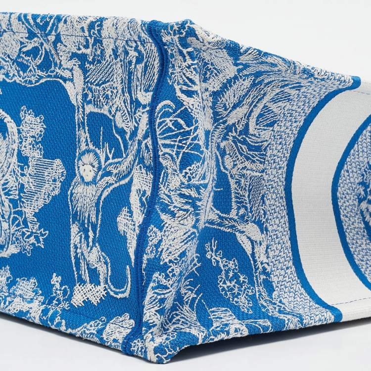 Pre Owned Dior Blue/White Embroidered Toile de Jouy Canvas Medium Book Tote 