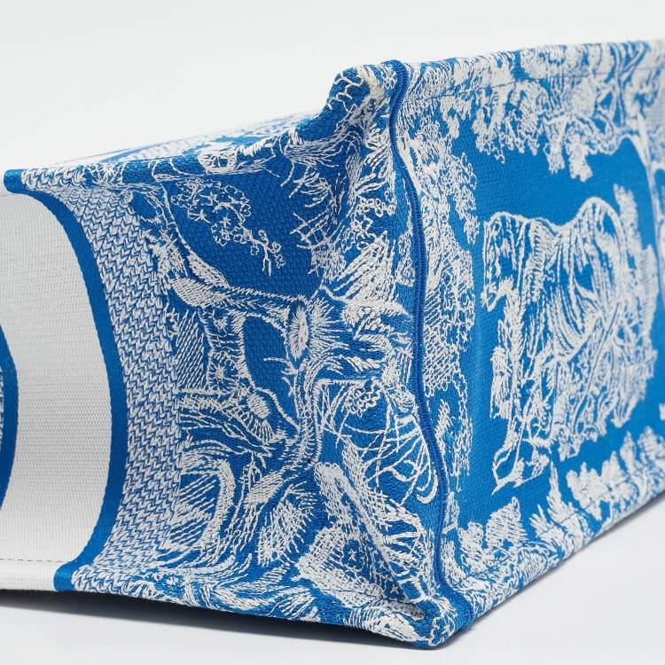 Pre Owned Dior Blue/White Embroidered Toile de Jouy Canvas Medium Book Tote 
