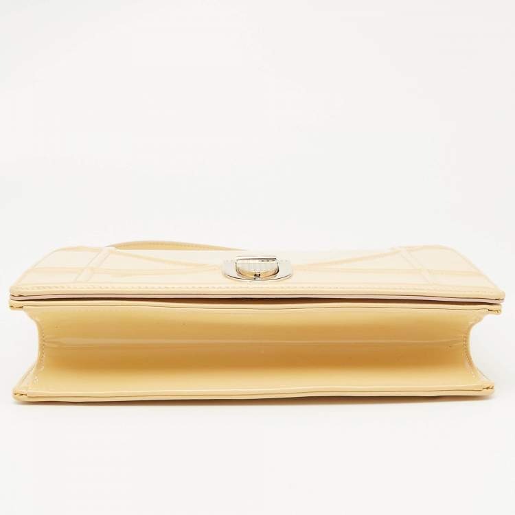 Pre Owned Dior Cream Patent Leather Medium Diorama Shoulder Bag