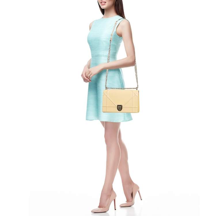 Pre Owned Dior Cream Patent Leather Medium Diorama Shoulder Bag