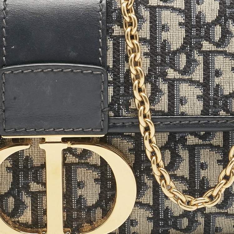 مملوكة مسبقًا Dior Navy Blue Oblique Canvas 30 Montaigne Chain Clutch