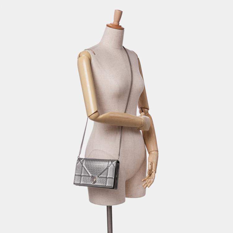 Pre Owned Dior Silver Metallic Patent Microcannage Diorama Wallet on Chain