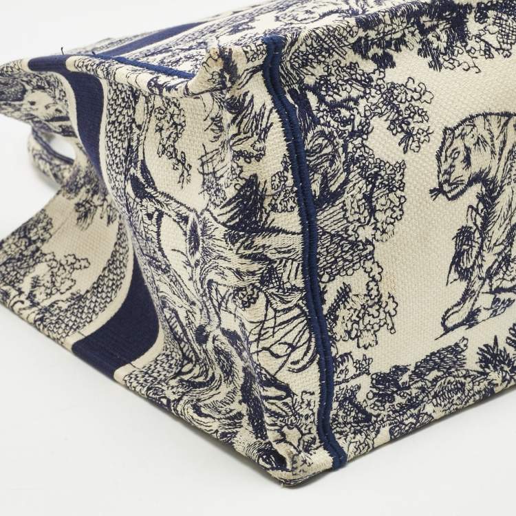 Pre Owned Dior Blue/Beige Toile De Jouy Embroidered Canvas Medium Book Tote 