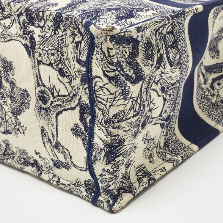 Pre Owned Dior Blue/Beige Toile De Jouy Embroidered Canvas Medium Book Tote 