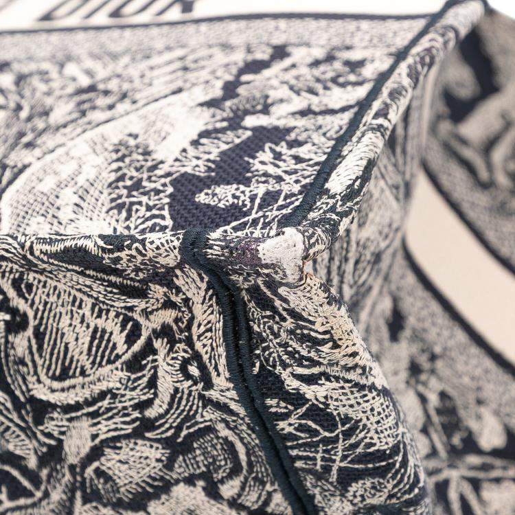 Pre Owned Dior Blue Large Canvas Toile de Jouy Reverse Embroidered Book Tote