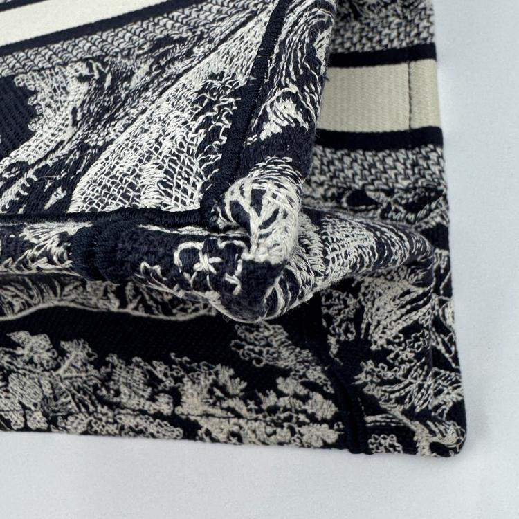 Pre Owned Dior Navy BlueWhite Embroidered Canvas Small Toile de Jouy Book Tote
