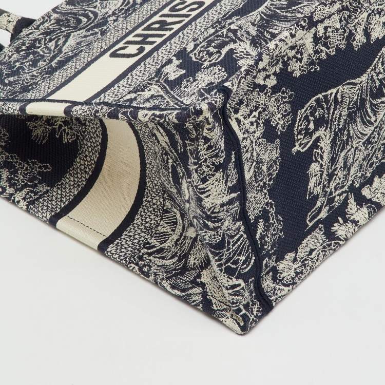 Pre Owned Dior Navy Blue/Beige Toile De Jouy Embroidered Canvas Medium Book Tote