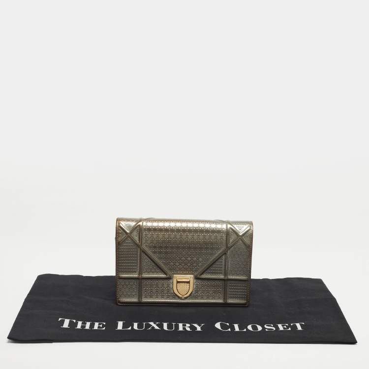 Pre Owned Dior Silver Microcannage Patent Leather Diorama Wallet on Chain