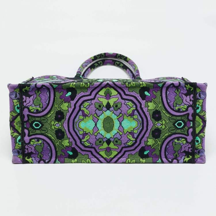 Pre Owned Dior Embroidered Book Large Multicolor Canvas Tote