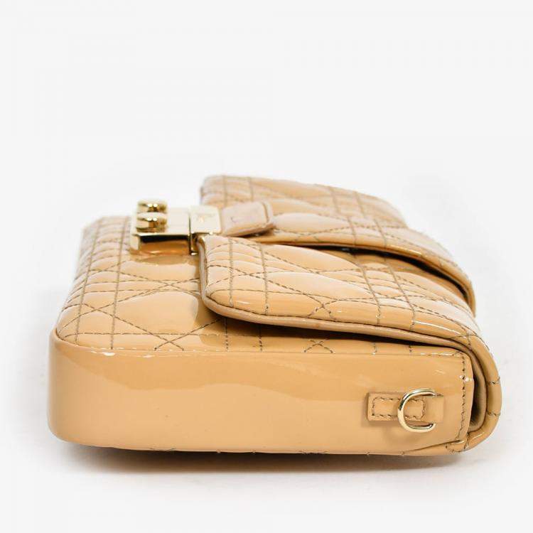مملوكة مسبقًا Christian Dior 2013 Beige Patent Leather Cannage 'Miss Dior' Wallet on Chain