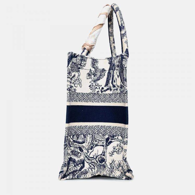 Pre Owned Christian Dior 2021 Navy/White Toile de Jouy Embroidered Medium Book Tote