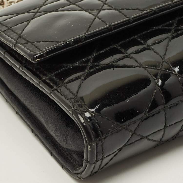 مملوكة مسبقًا Dior Lady Dior Black Cannage Patent Leather Chain Clutch