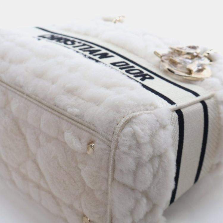 مملوكة مسبقًا Christian Dior Medium Shearling Lady D-Lite
