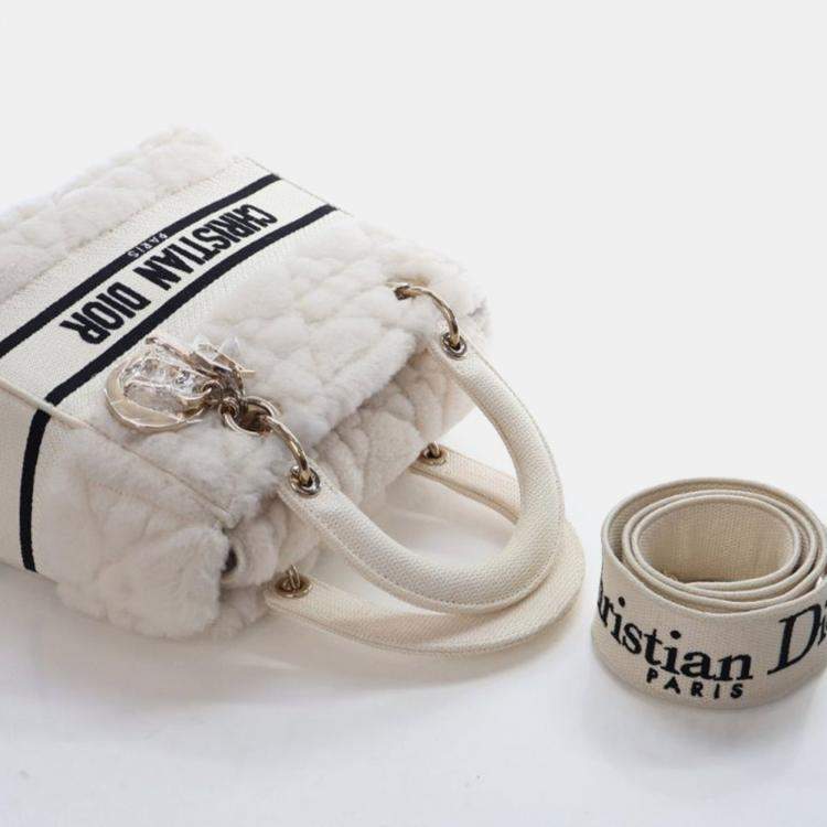 مملوكة مسبقًا Christian Dior Medium Shearling Lady D-Lite