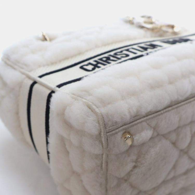مملوكة مسبقًا Christian Dior Medium Shearling Lady D-Lite