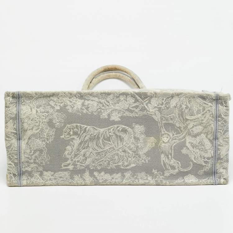 مملوكة مسبقًا Dior Toile De Jouy Grey/White Large Embroidered Canvas Book Tote