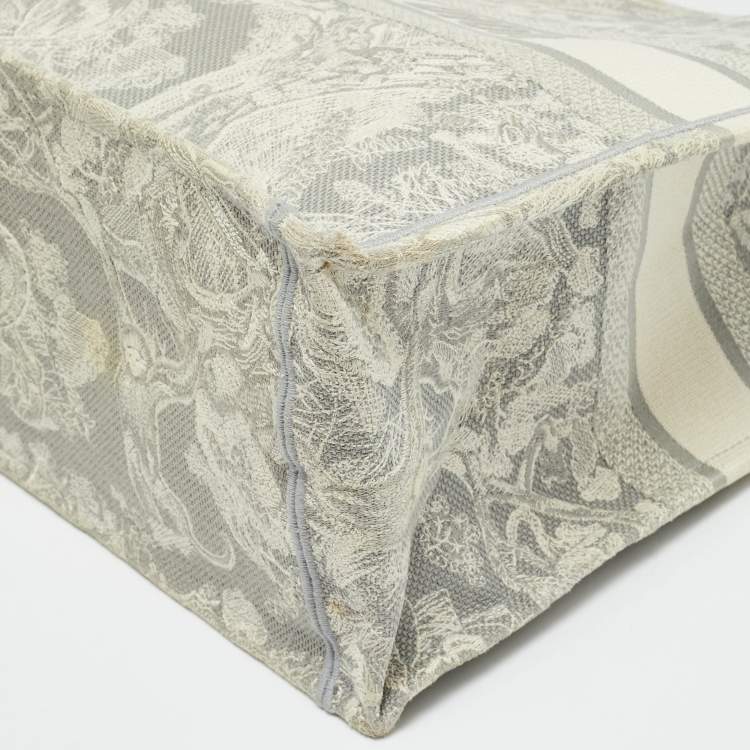 مملوكة مسبقًا Dior Toile De Jouy Grey/White Large Embroidered Canvas Book Tote