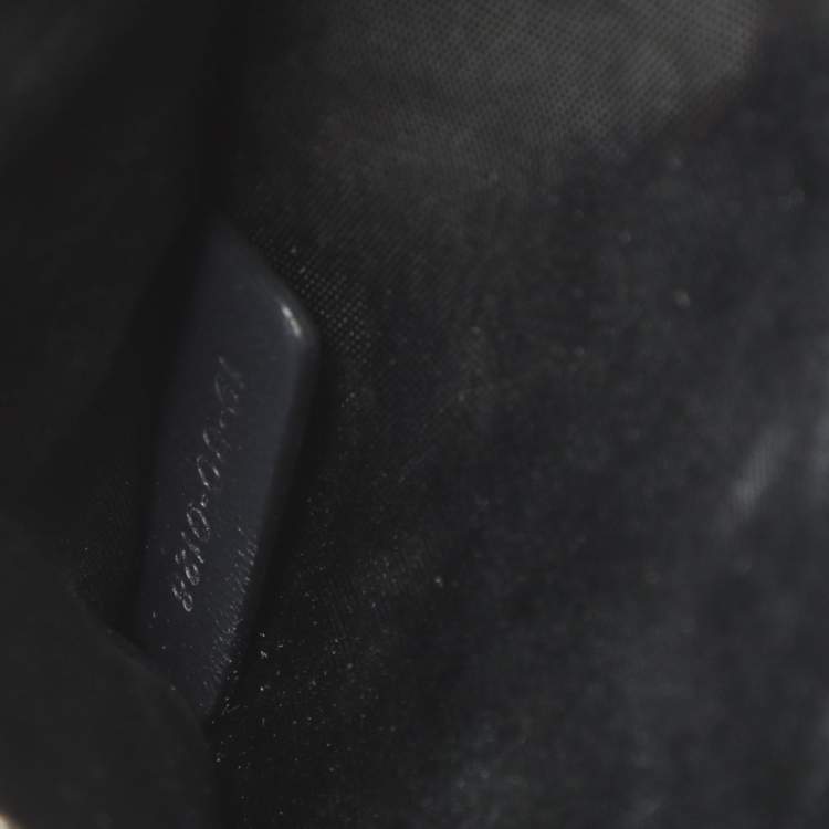 Pre Owned محفظة بسلسلة ديور ديوراما جلد براءات اختراع ميكرو كاناج أزرق معدني