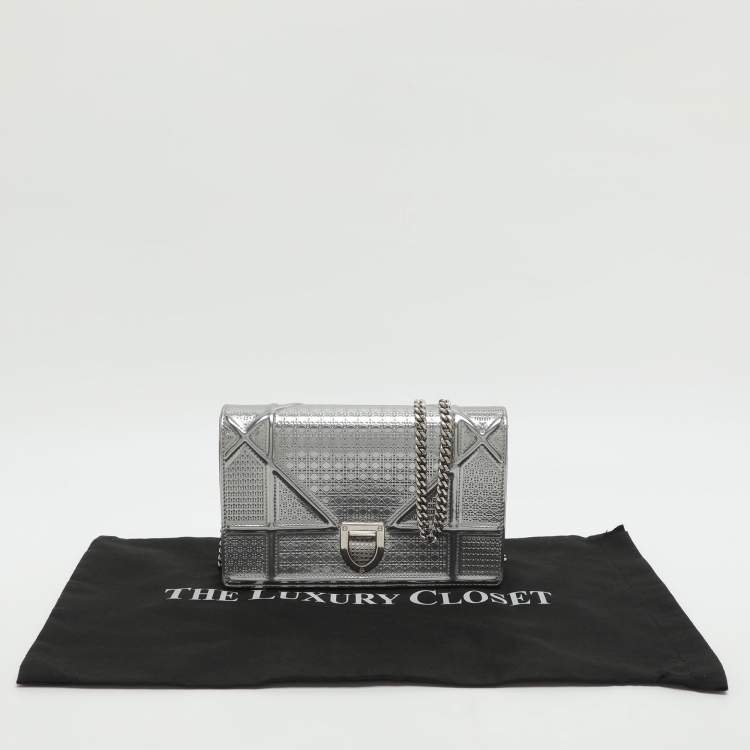 Pre Owned محفظة بسلسلة ديور ديوراما جلد براءات اختراع ميكرو كاناج أزرق معدني