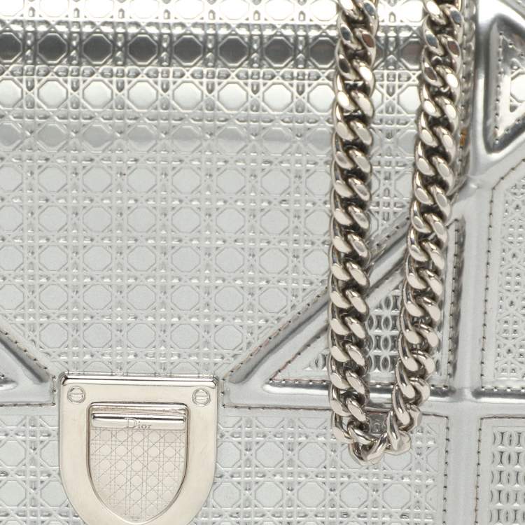 Pre Owned محفظة بسلسلة ديور ديوراما جلد براءات اختراع ميكرو كاناج أزرق معدني