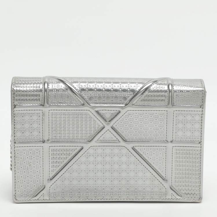 Pre Owned محفظة بسلسلة ديور ديوراما جلد براءات اختراع ميكرو كاناج أزرق معدني