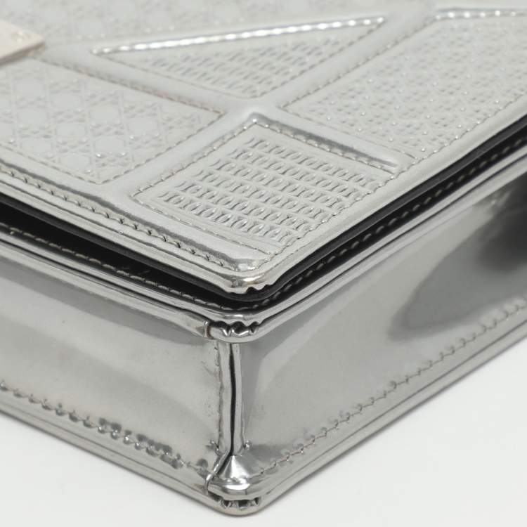 Pre Owned محفظة بسلسلة ديور ديوراما جلد براءات اختراع ميكرو كاناج أزرق معدني