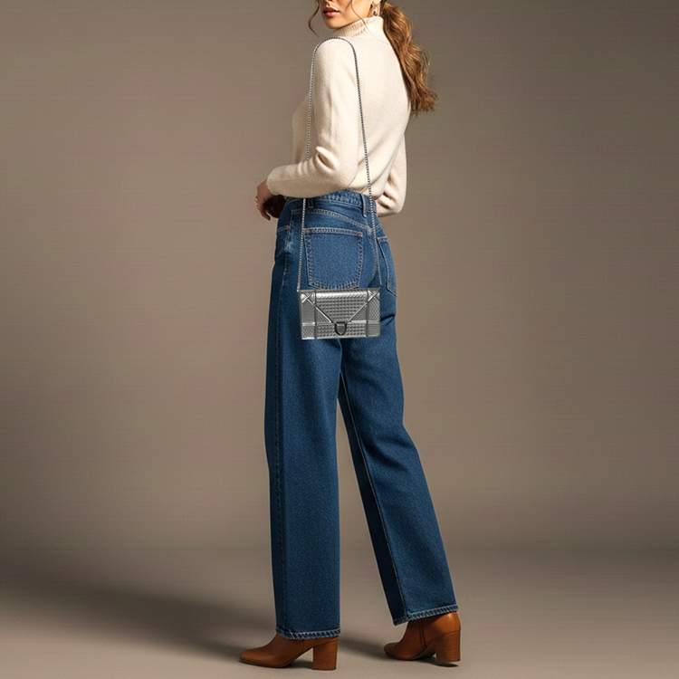 Pre Owned محفظة بسلسلة ديور ديوراما جلد براءات اختراع ميكرو كاناج أزرق معدني