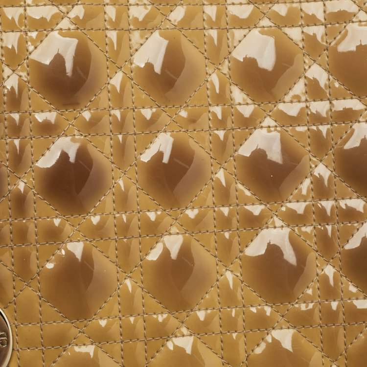 مملوكة مسبقًا حقيبة يد ديور ليدي ديور كبيرة جلد لامع كاناج كريمي