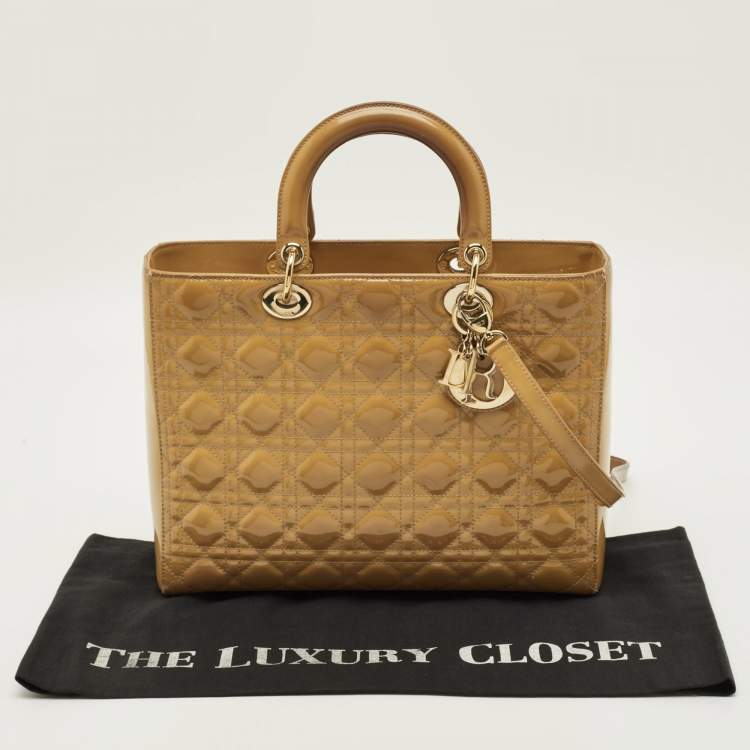 مملوكة مسبقًا حقيبة يد ديور ليدي ديور كبيرة جلد لامع كاناج كريمي