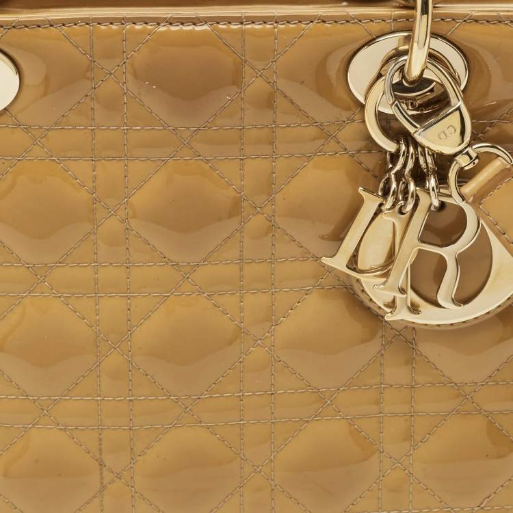 مملوكة مسبقًا حقيبة يد ديور ليدي ديور كبيرة جلد لامع كاناج كريمي