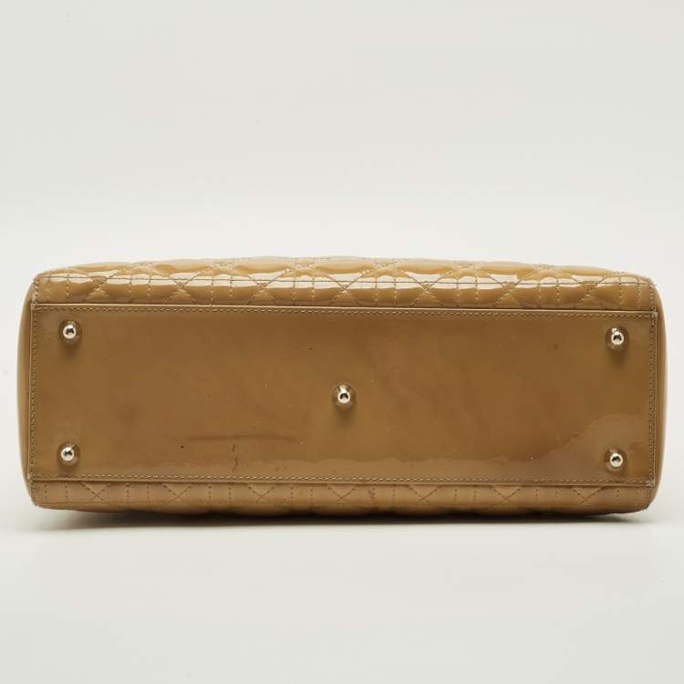 مملوكة مسبقًا حقيبة يد ديور ليدي ديور كبيرة جلد لامع كاناج كريمي