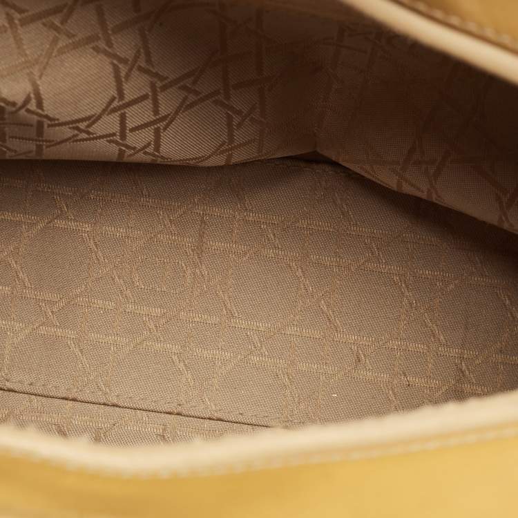 مملوكة مسبقًا حقيبة يد ديور ليدي ديور كبيرة جلد لامع كاناج كريمي