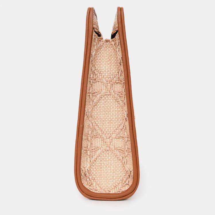 مملوكة مسبقًا Christian Dior Brown Straw Logo Clutch