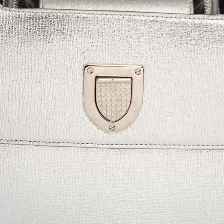 Pre Owned Dior Metallic Silver Leather Medium Diorever Bag