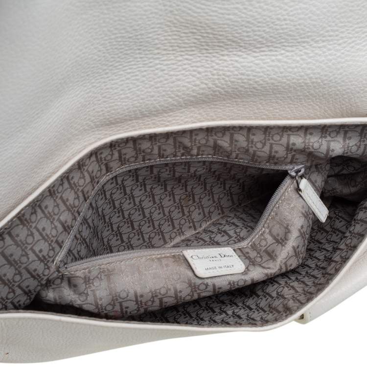 مملوكة مسبقًا Dior White Leather Whipstitch Gaucho Hobo