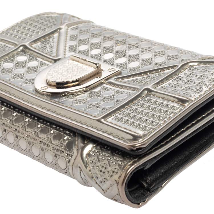 Pre Owned Dior Metallic Silver Micro Cannage Leather Diorama Trifold Wallet