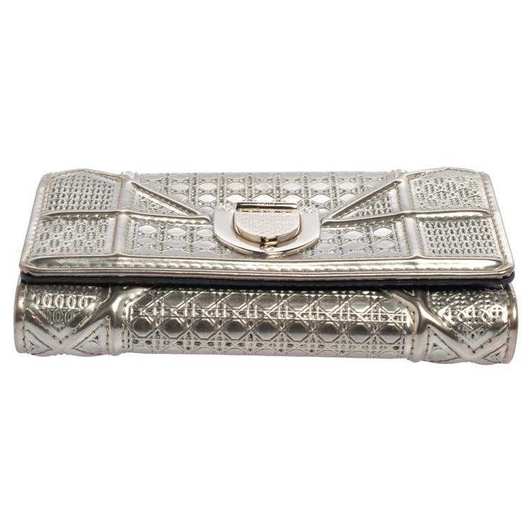 Pre Owned Dior Metallic Silver Micro Cannage Leather Diorama Trifold Wallet