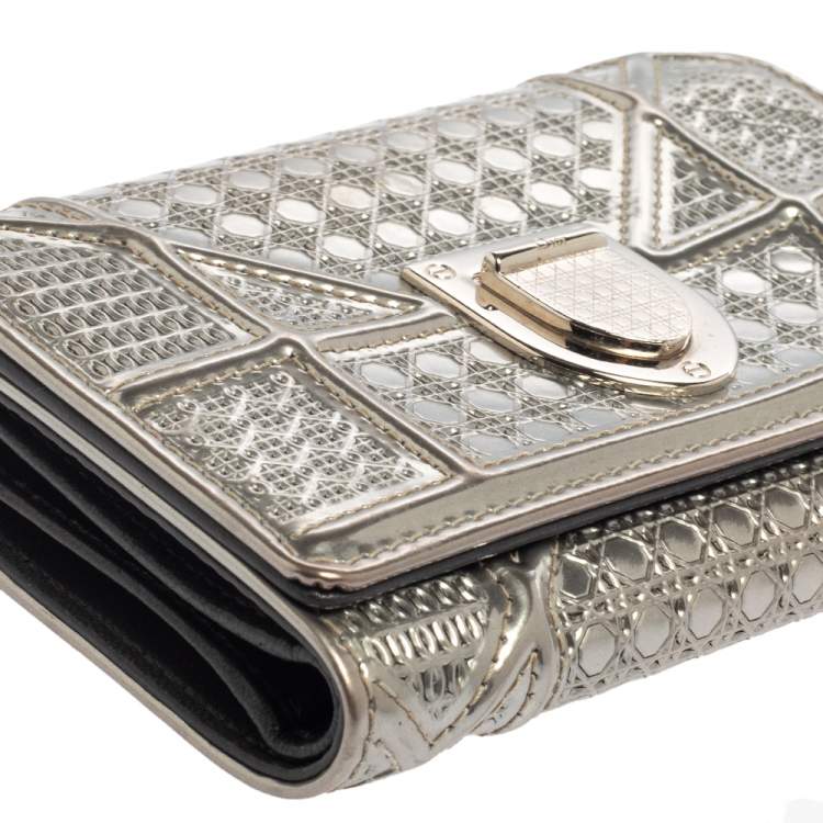 Pre Owned Dior Metallic Silver Micro Cannage Leather Diorama Trifold Wallet