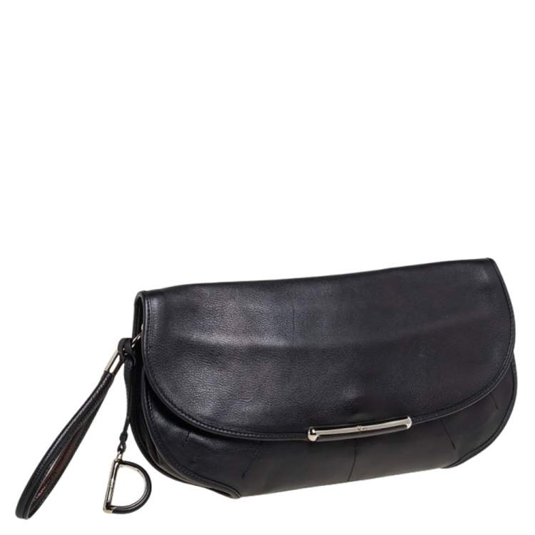 مملوكة مسبقًا Dior Black Leather D Charm Oversized Wristlet Clutch