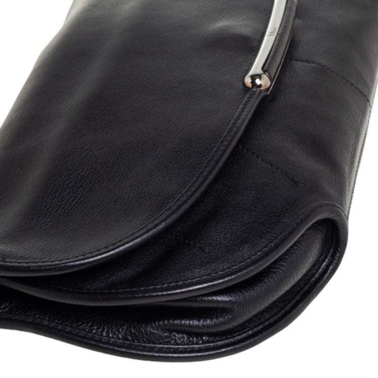 مملوكة مسبقًا Dior Black Leather D Charm Oversized Wristlet Clutch