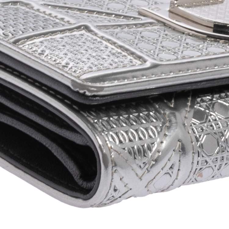 Pre Owned Dior Metallic Silver Micro Cannage Leather Diorama Trifold Wallet