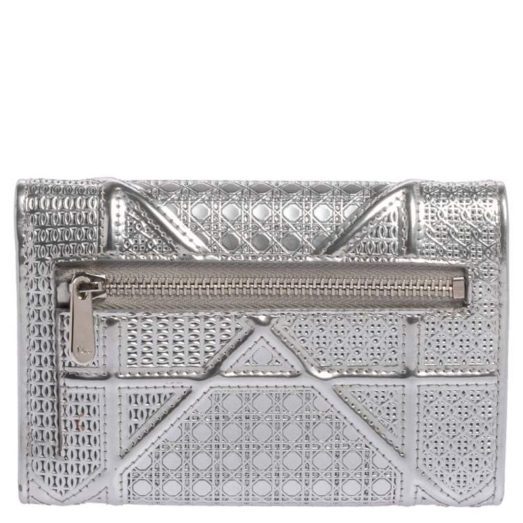 Pre Owned Dior Metallic Silver Micro Cannage Leather Diorama Trifold Wallet